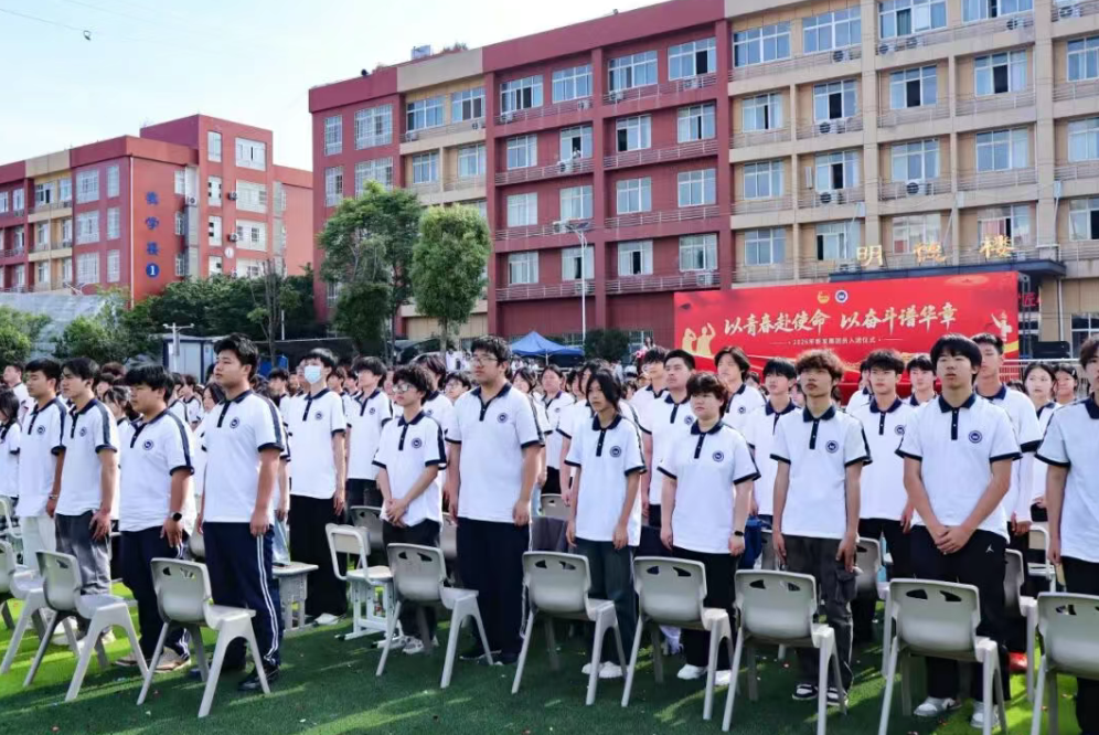 以青春赴使命，以奋斗谱华章 | 我校隆重举行2026年新发展团员